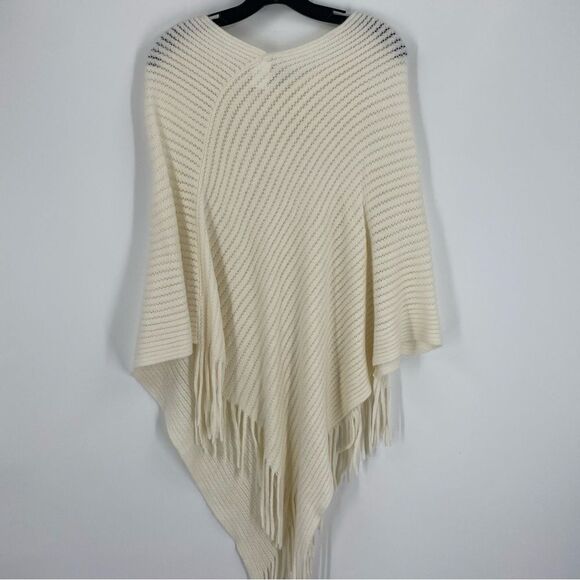 Women’s Triangle Knit Cream Poncho size L/XL - Picture 3 of 3